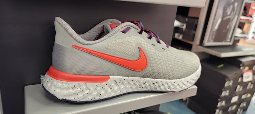 Shoe Store «Shoe Carnival», reviews and photos, 2105 N Prospect Ave, Champaign, IL 61822, USA