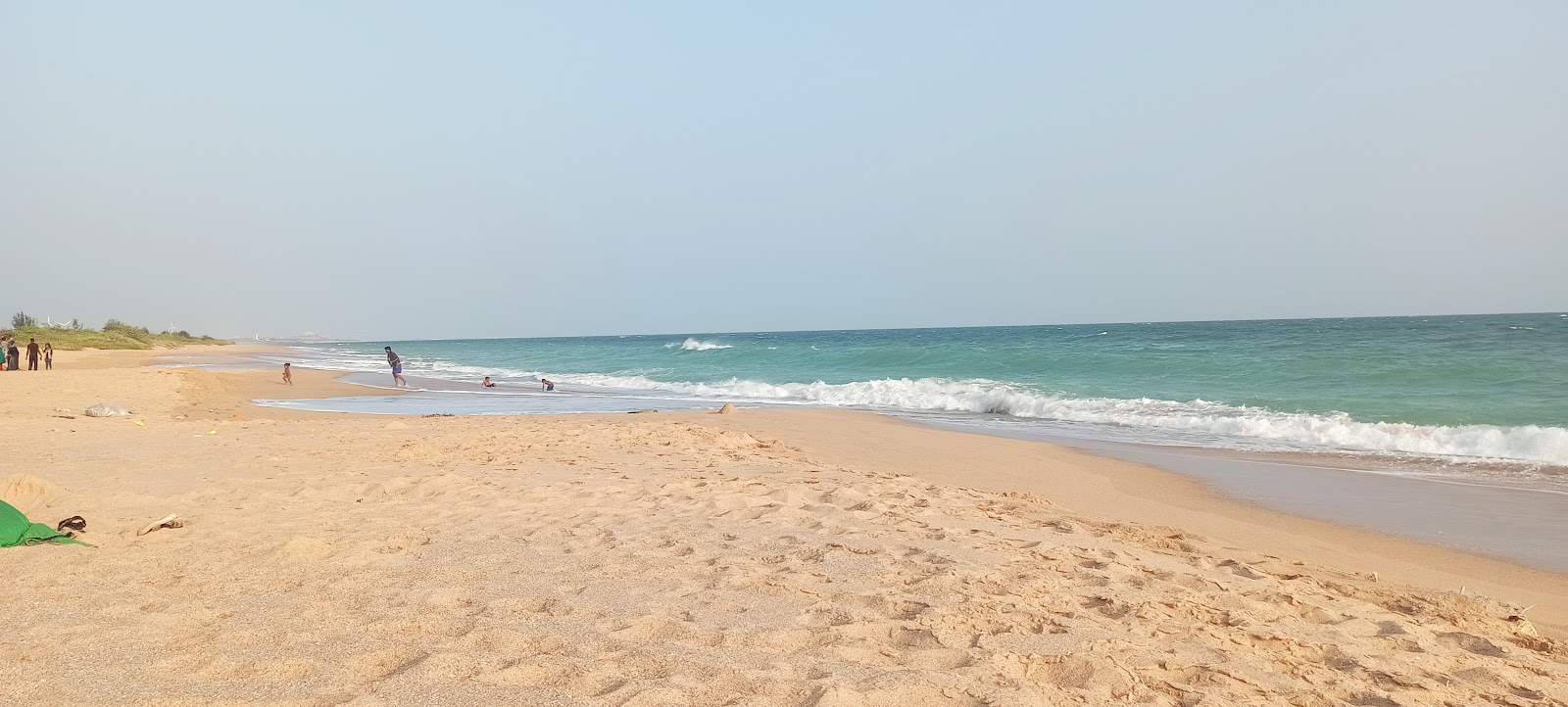 Fotografija Chettikulam Beach z svetel pesek površino
