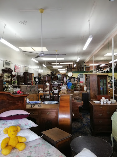 Reviews of Antiques in Thames in Thames - Furniture store