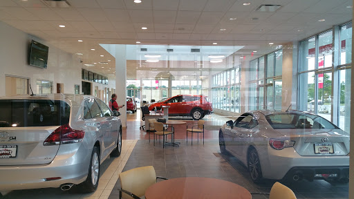 Toyota Dealer «Summit Toyota of Akron», reviews and photos, 1535 Vernon Odom Blvd, Akron, OH 44320, USA