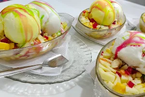 Nilgiris ice cream parlour image