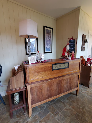 Lodge «The Farmhouse Inn», reviews and photos, 108 W Swan St, Centerville, TN 37033, USA