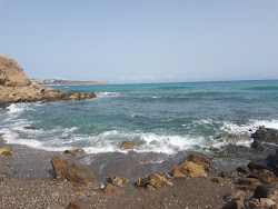 Foto von Les Salines von Klippen umgeben