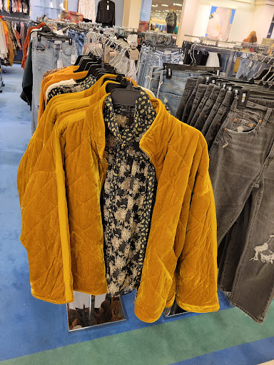 Department Store «Von Maur», reviews and photos, 4444 1st Ave NE, Cedar Rapids, IA 52402, USA