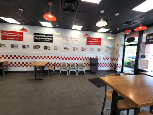 Shopping Mall «Gateway Shopping Center», reviews and photos, 221 E Swedesford Rd, Wayne, PA 19087, USA