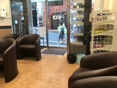 クリエイト薬局 新宿市谷田町店