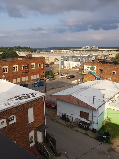 Wine Store «Hy-Vee Wine & Spirits», reviews and photos, 510 E 6th St, Muscatine, IA 52761, USA