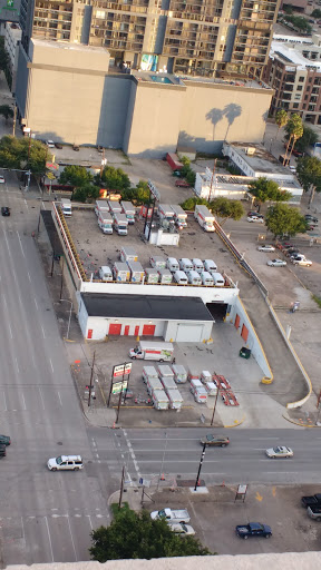 RV Storage Facility «U-Haul Moving & Storage of Midtown», reviews and photos, 1617 San Jacinto St, Houston, TX 77002, USA