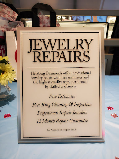 Jewelry Store «Helzberg Diamonds», reviews and photos, 6557 Grand Ave #200, Gurnee, IL 60031, USA