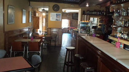 Bar Guede-Menú y Tapas - Pl. San Rosendo, s/n, 32670 Xunqueira de Ambía, Province of Ourense, Spain