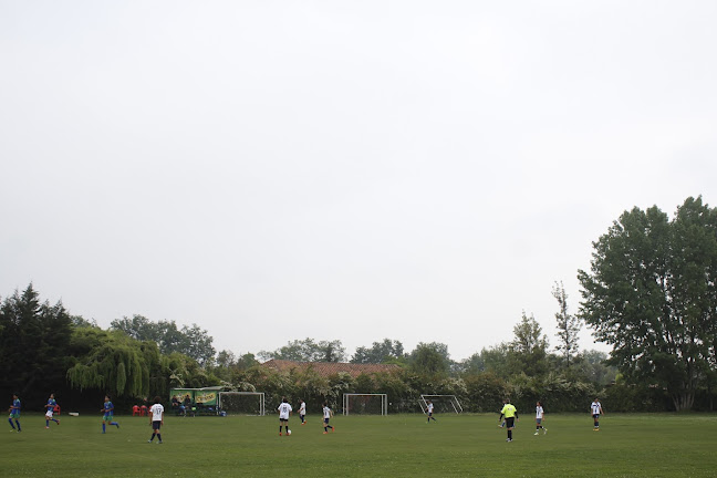 Opiniones de Brisas de San Martin en Colina - Campo de fútbol