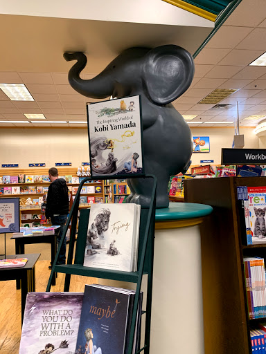 Book Store «Barnes & Noble Booksellers Crabtree Mall», reviews and photos, 4325 Glenwood Ave, Raleigh, NC 27612, USA