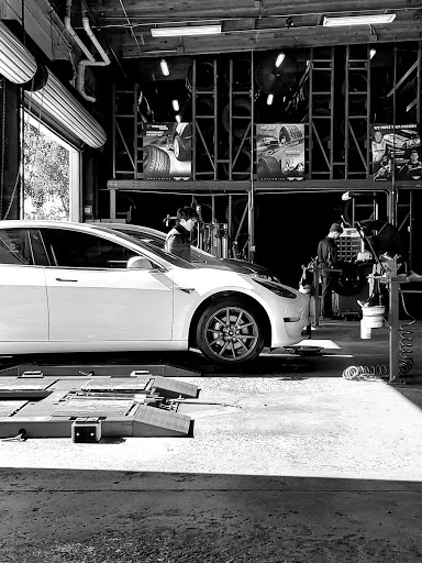 Tire Shop «Discount Tire Store - San Diego, CA», reviews and photos, 5860 Miramar Rd, San Diego, CA 92121, USA