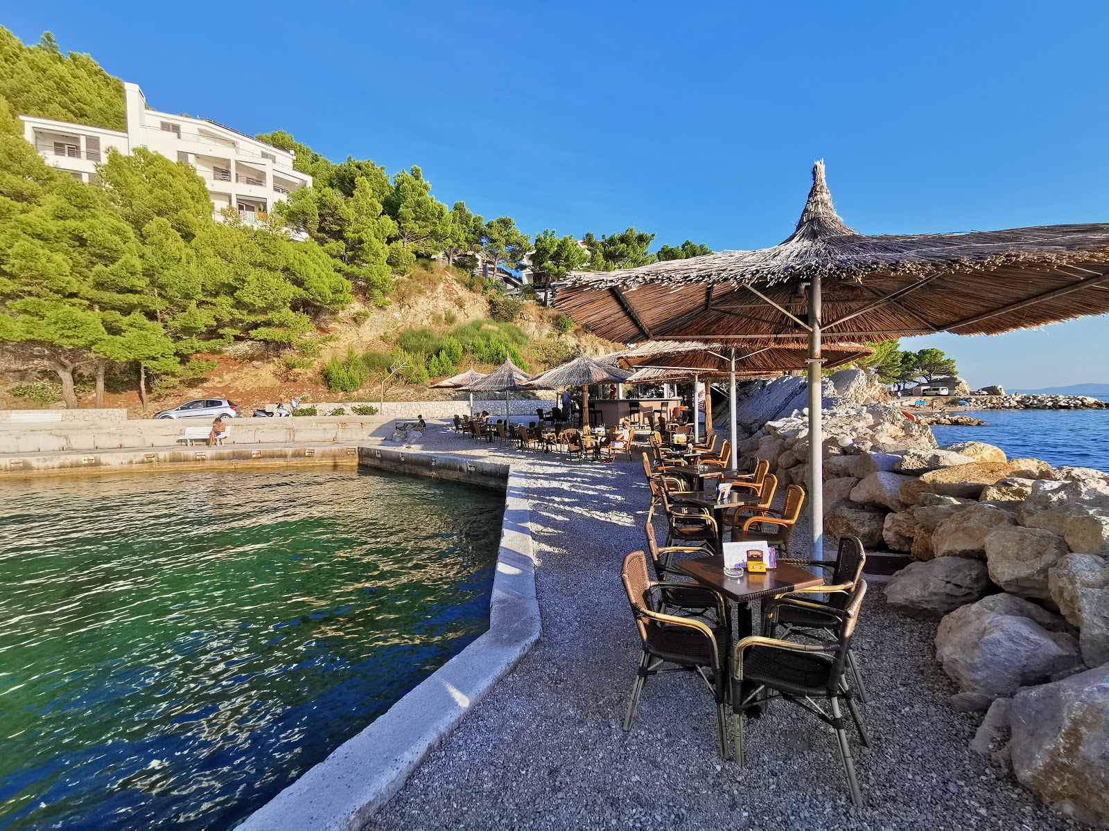 Plaza Stari Porat'in fotoğrafı uçurumlarla desteklenmiş