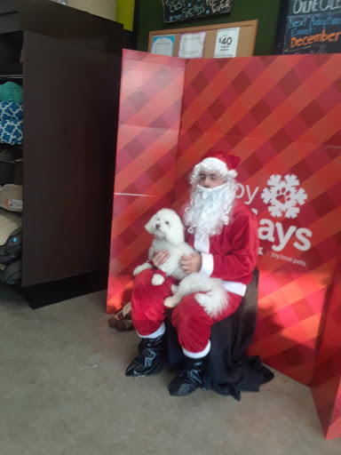 Pet Supply Store «Unleashed by Petco», reviews and photos, 475 E Avenida De Los Arboles a, Thousand Oaks, CA 91360, USA