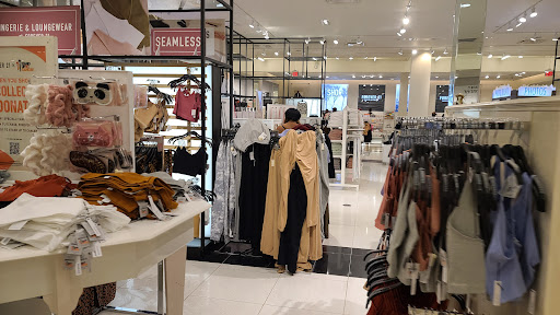 Clothing Store «Forever 21», reviews and photos, 211 W Farms Mall, Farmington, CT 06032, USA