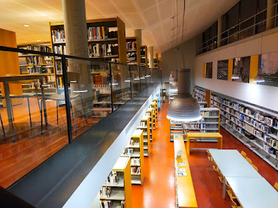 Biblioteca Guinardó - Mercè Rodoreda C.de les Camèlies, 76, 80, Horta-Guinardó, 08024 Barcelona, España