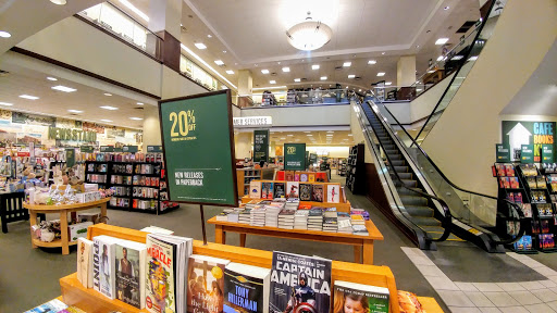 Book Store «Barnes & Noble», reviews and photos, 1 Levee Way, Newport, KY 41071, USA