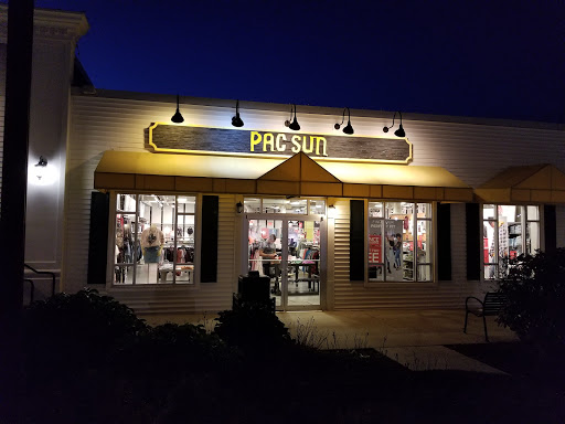 Shopping Mall «Lee Premium Outlets», reviews and photos, 17 Premium Outlet Blvd, Lee, MA 01238, USA