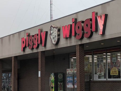 Grocery Store «Piggly Wiggly», reviews and photos, 3441 Fort Campbell Blvd # A, Clarksville, TN 37042, USA