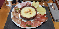 Raclette du Restaurant de fondues Le Chalet Gourmand à Uvernet-Fours - n°9