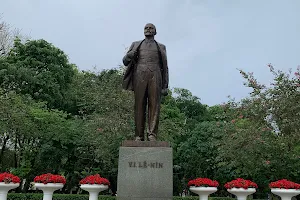 Statue of Lenin image