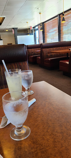 Restaurant «Oak Tree Restaurant», reviews and photos, 1020 Atlantic Ave, Woodland, WA 98674, USA