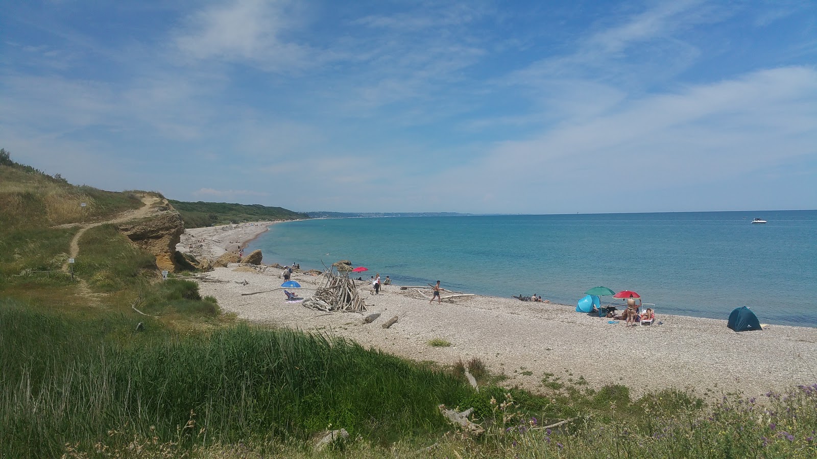 Photo de Spiaggia di Punta Aderci situé dans une zone naturelle