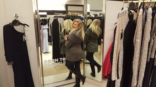 Shopping Mall «900 North Michigan Shops», reviews and photos, 900 N Michigan Ave, Chicago, IL 60611, USA