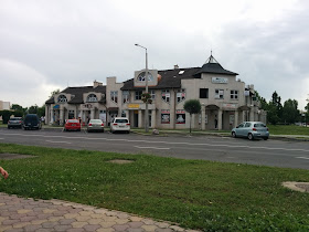 Duna House : Tiszaújváros, Deák Ferenc tér