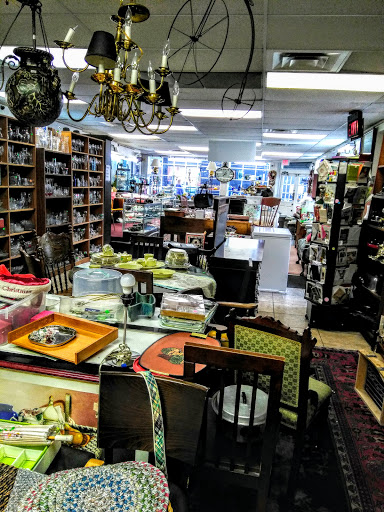 Thrift Store «Prevention of Blindness Society Look Again Resale Shop», reviews and photos, 900 King St, Alexandria, VA 22314, USA