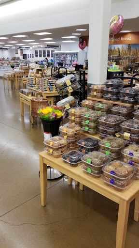 Supermarket «Hy-Vee», reviews and photos, 601 N 3rd Pl, Manhattan, KS 66502, USA