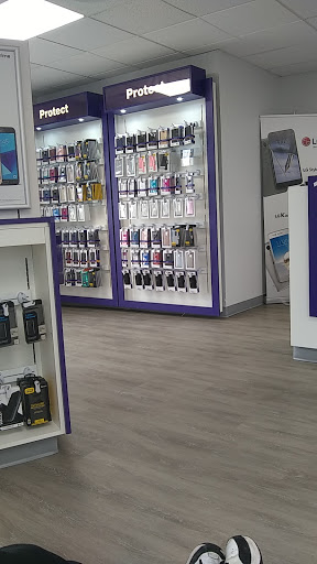 Cell Phone Store «MetroPCS Corporate Store», reviews and photos, 105 S Cedar Ridge Dr, Duncanville, TX 75116, USA