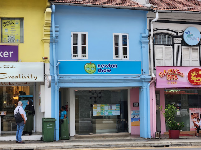Opinii despre Newtonshow Central 1 în Singapore - Other