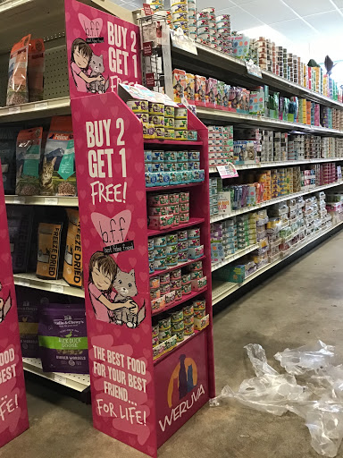 Pet Supply Store «Fang & Feather - Kenton Neighborhood Pet Supply», reviews and photos, 3131 N Lombard St, Portland, OR 97217, USA