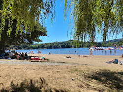 Plage du Lac des Montagnes'in fotoğrafı geniş bir kıyı şeridi ile birlikte