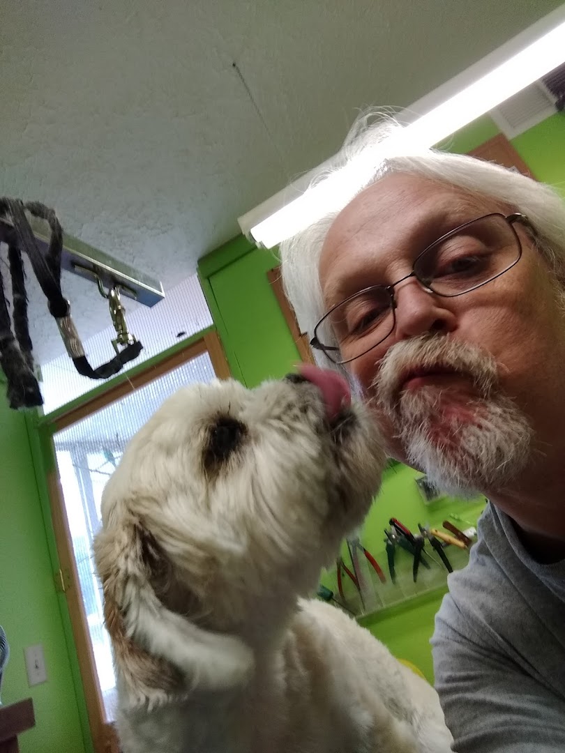 Doggie Dips and Doos pet grooming