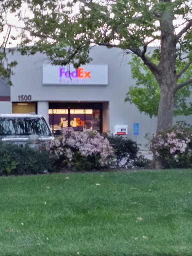 Shipping and Mailing Service «FedEx Ship Center», reviews and photos, 1500 Nichols Dr, Rocklin, CA 95765, USA