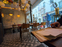Atmosphère du Restaurant asiatique BANOI Vinaigriers - Restaurant Vietnamien Paris 10 - n°2