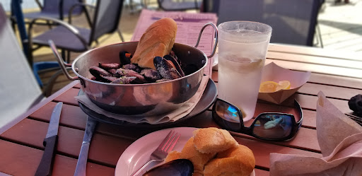 Seafood Restaurant «Dockers Restaurant», reviews and photos, 3505 Marina View Point, Muskegon, MI 49441, USA