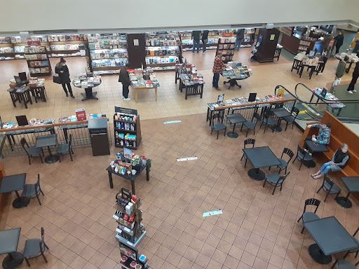Book Store «Barnes and Noble», reviews and photos, 2500 N Mayfair Rd, Milwaukee, WI 53226, USA