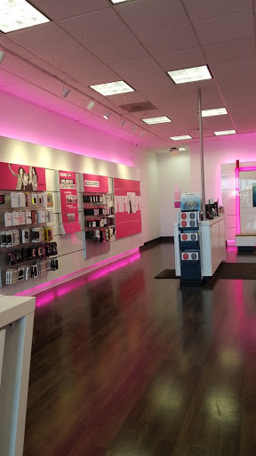 Cell Phone Store «T-Mobile», reviews and photos, 2273 Hwy K, O Fallon, MO 63368, USA