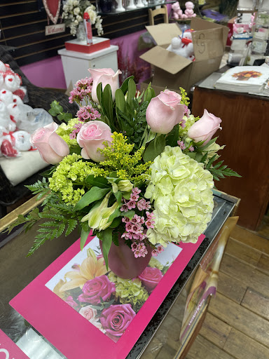 Florist «Elite Floral & Gift Shoppe», reviews and photos, 504 N Alafaya Trail #109, Orlando, FL 32828, USA
