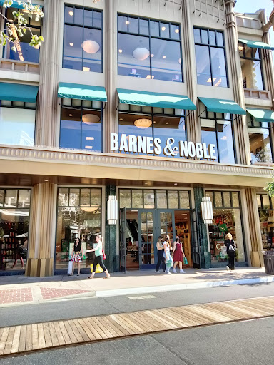 Book Store «Barnes & Noble», reviews and photos, 210 Americana Way, Glendale, CA 91210, USA