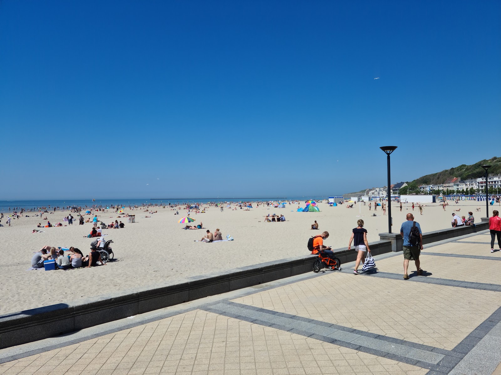 Foto di Plage de Boulogne-sur-Mer con una superficie del sabbia beige fine