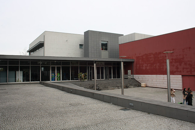 Escola Secundária Inês De Castro Horário de abertura