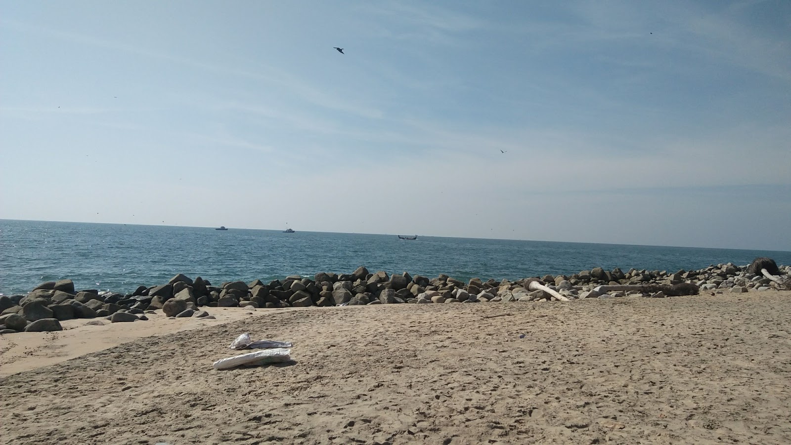 Valokuva Puthiya Beachista. sisältäen tilava ranta