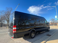 Global limo services Chicago Limousine black car & executive Airport transportation Service