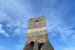 Mausoleo di Pompeo Magno o Torre Selce image