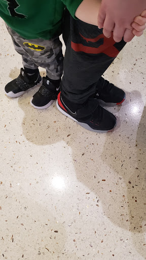 Clothing Store «Champs», reviews and photos, 205 E Broadway, Bloomington, MN 55425, USA